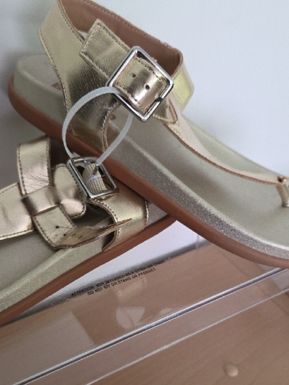 Women’s Metallic Gold Thong Sandals with Buckle Strap, Size 8 - Picture 4 of 5